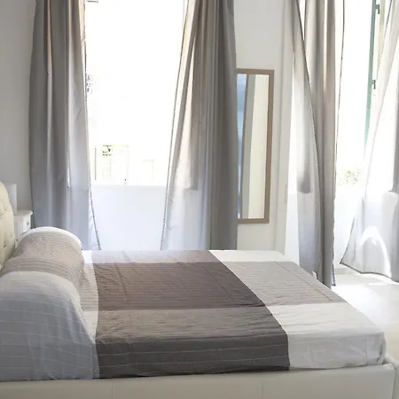 Cosmopolitan - Termini Suites Pensión Roma