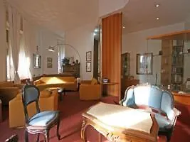Hotel Sanzio *