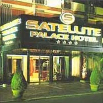 מלון Satellite Palace