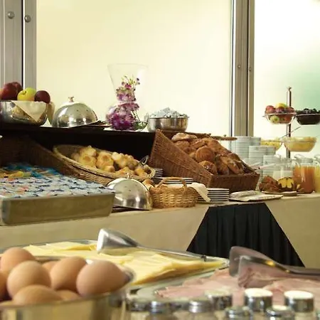 Hotel Hilton Garden Claridge 4*