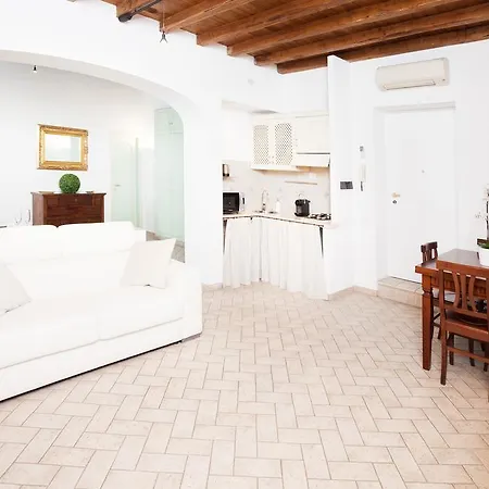 Tritone 91 Apartment Rome