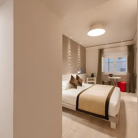 Rhea Silvia Luxury Navona 2*
