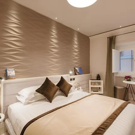 Rhea Silvia Luxury Navona 2*