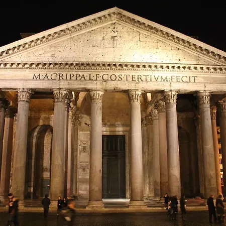 Domus Pantheon Apartment *