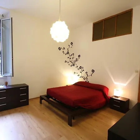 Pantheon White Apartment