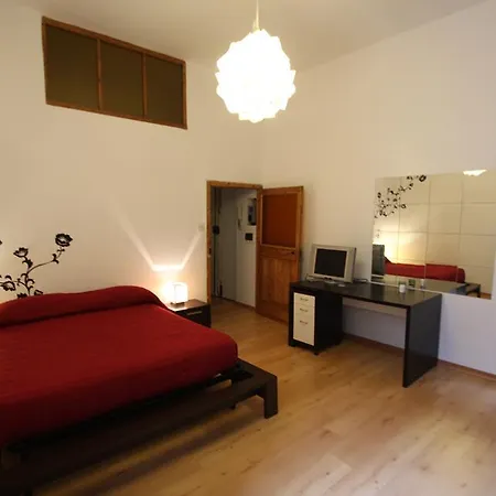 Pantheon White Apartment