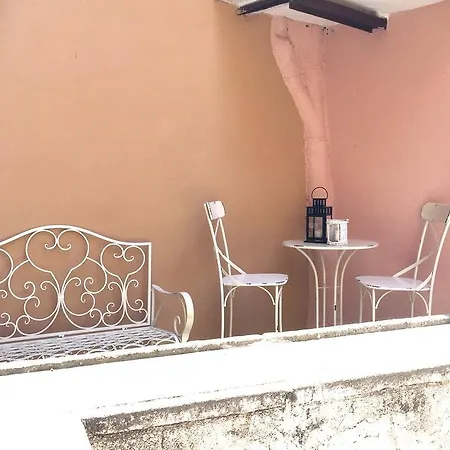 Apartment Inside Trastevere, Apt With Terrace Rome