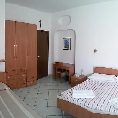 Casa Per Ferie Cardinal G. Guarino Bed & Breakfast *
