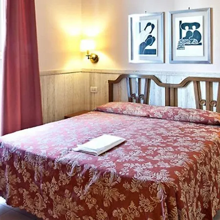 Pyramid Hotel Rzym