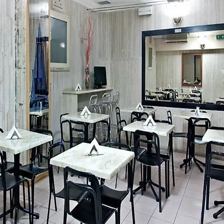 Hotel Pyramid 3*