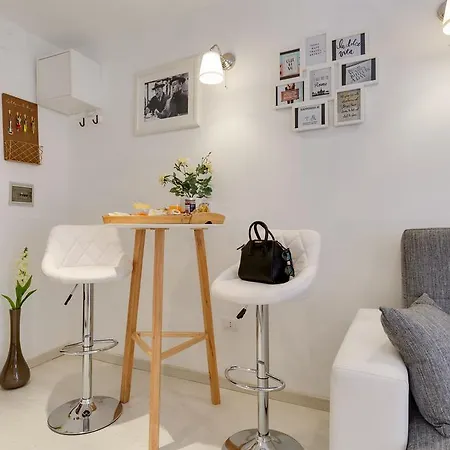 Loft By The Ghetto *