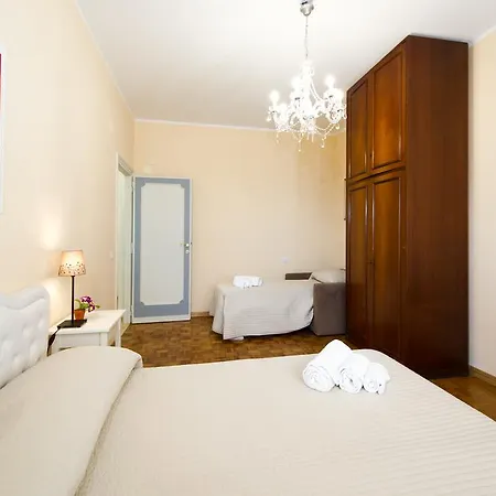 Gregory House Apartment