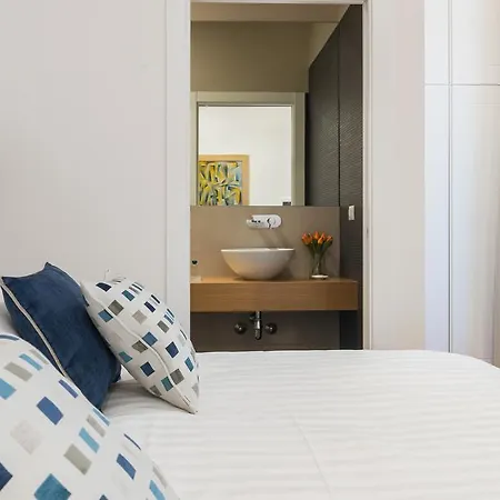 900 Piazza Del Popolo Bed & Breakfast