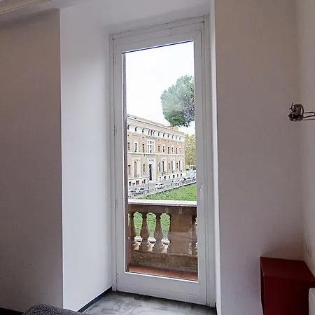 We Love Roma Guest House
