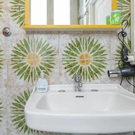 Sixbeds Guest house