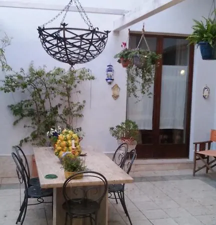 Relais La Canfora Guest house 2*