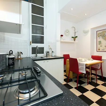 Domus Claudia Apartment *