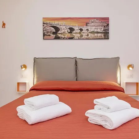 Cheap And Chic At Coliseum Apartment *