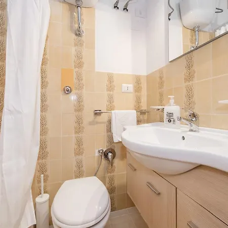 Apartment Cheap And Chic At Coliseum Rome