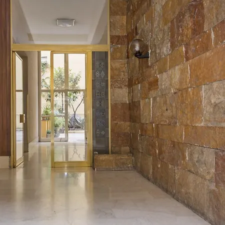 Apartment Cheap And Chic At Coliseum *