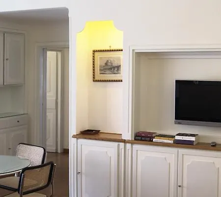 V House * Roma