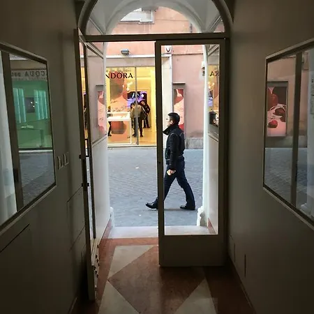 Domus Frattina Bed & Breakfast Rome