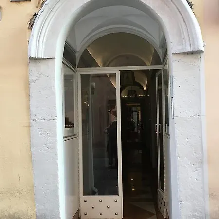 Bed & Breakfast Domus Frattina *