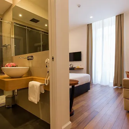 900 Piazza Del Popolo 3*