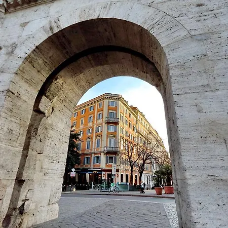 Relais At Via Veneto 2*