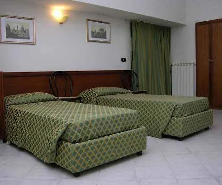 Hotel Octavia 3*