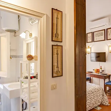 Holiday home Roman House With Balcony Rome