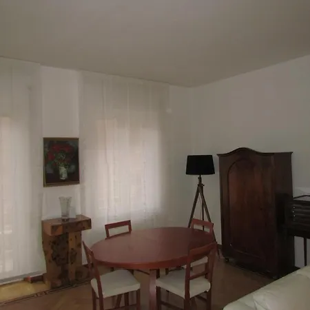 Appartamento Via Dei Savorelli 4 *