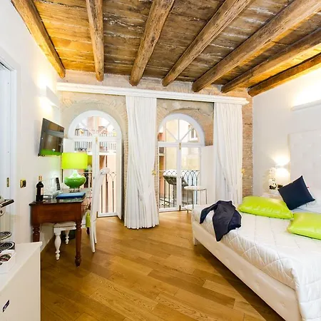 Bed & Breakfast Domus Spagna Capo Le Case 3*