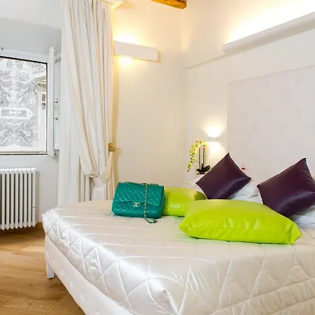 Domus Spagna Capo Le Case Bed & Breakfast Roma