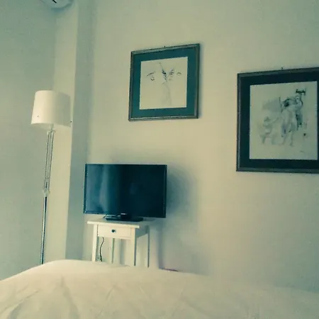 Flaneur Bed & Book *