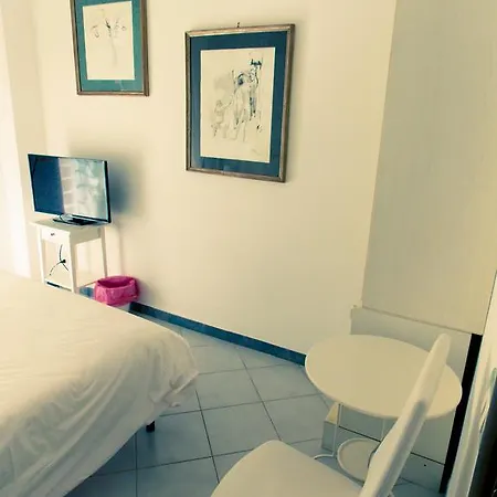 Flaneur Bed & Book Guest house *