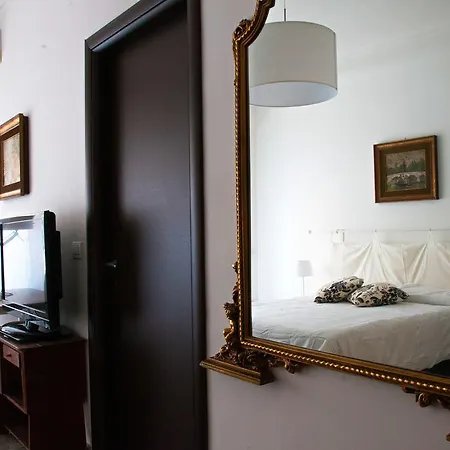Flaneur Bed & Book