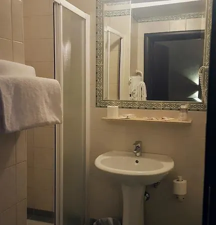 Hotel Clarin 2*