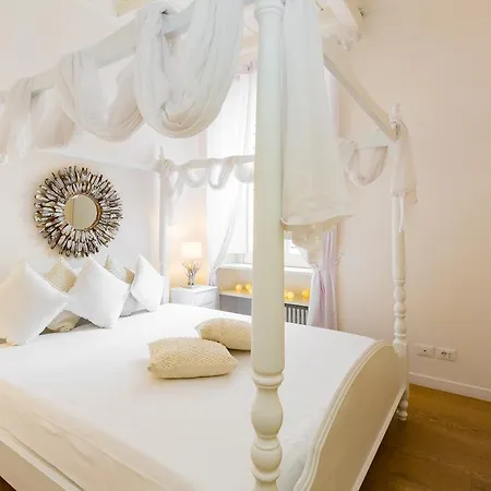 Domus Colosseo Luxury Apartamento *