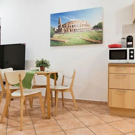 Apartment Coliseum *