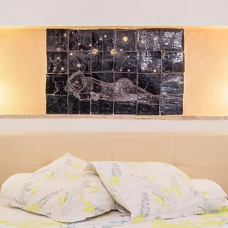 Coliseum Apartment *