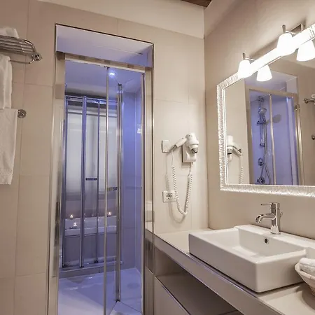 Town House Spagna- Luxury Rooms With Jacuzzi Bath Rome