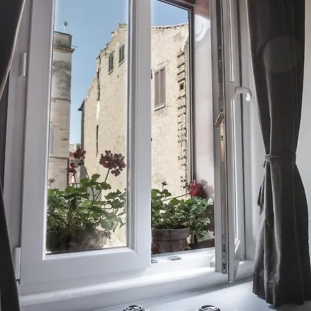 Affittacamere Town House Spagna- Luxury With Jacuzzi Bath *