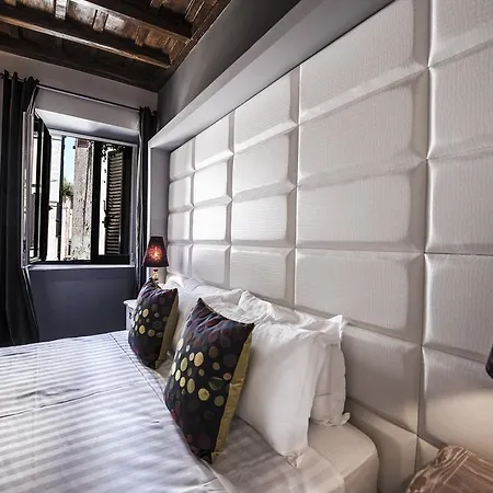 Town House Spagna- Luxury Rooms With Jacuzzi Bath *