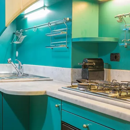 Apartment Friendly Domus Al Colosseo Rome
