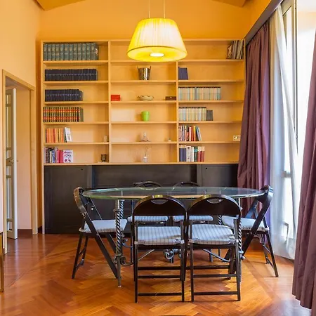 Apartment Friendly Domus Al Colosseo Rome
