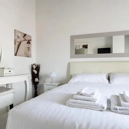 Apartment White Ostilia
