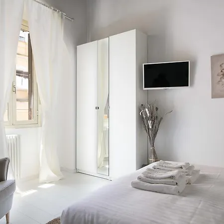 White Ostilia Apartment *