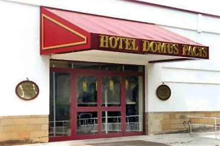 The Church Village Otel