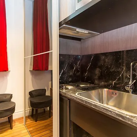 Rental In Rome Pinciana Deluxe Apartment